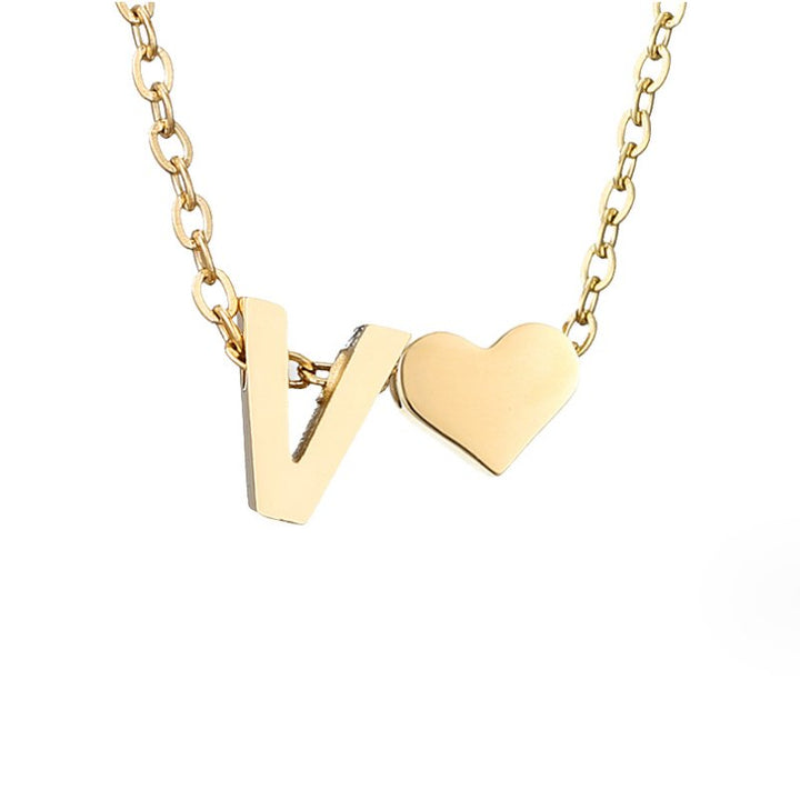 Zeitloses Initial-Halsband mit Herzanhänger