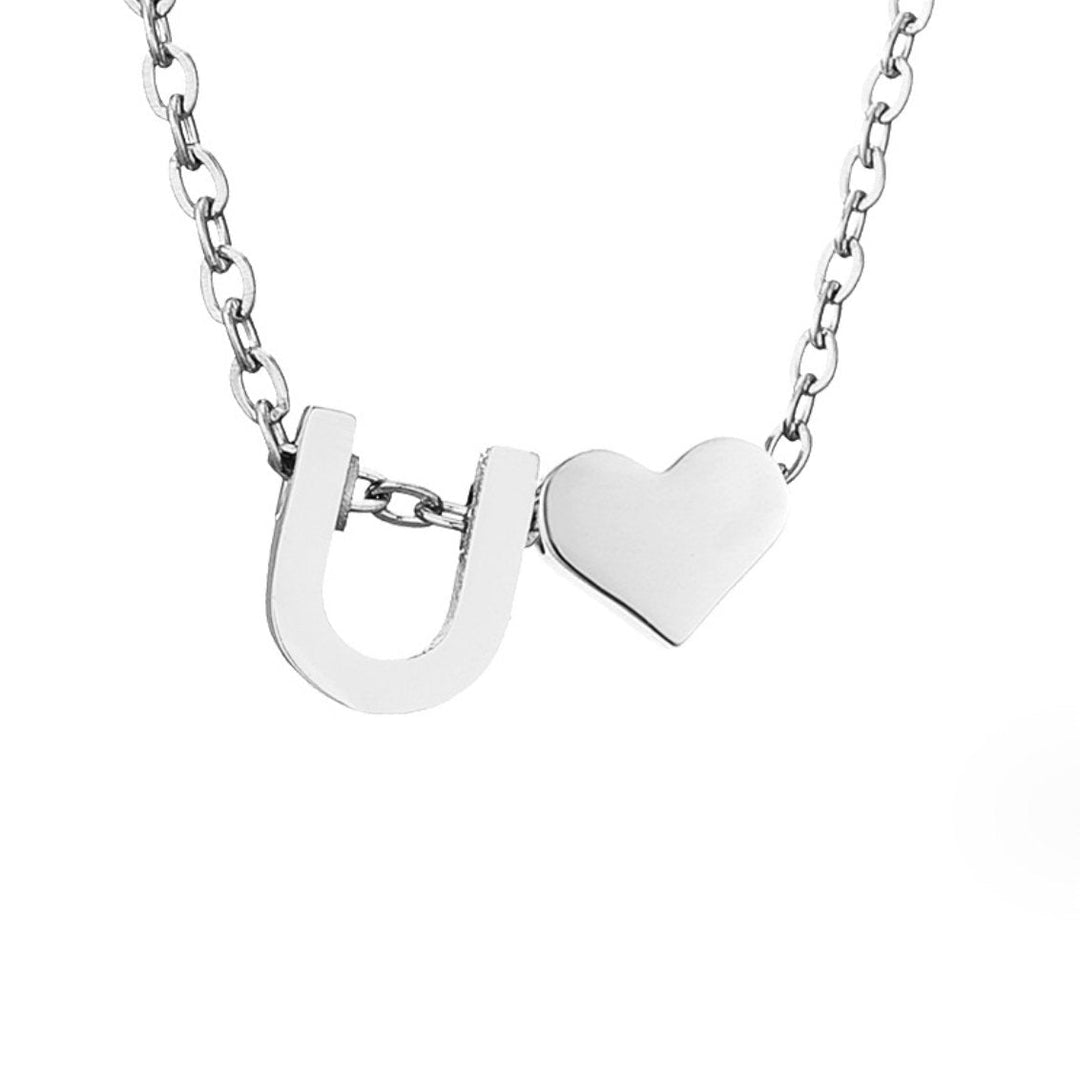 Zeitloses Initial-Halsband mit Herzanhänger