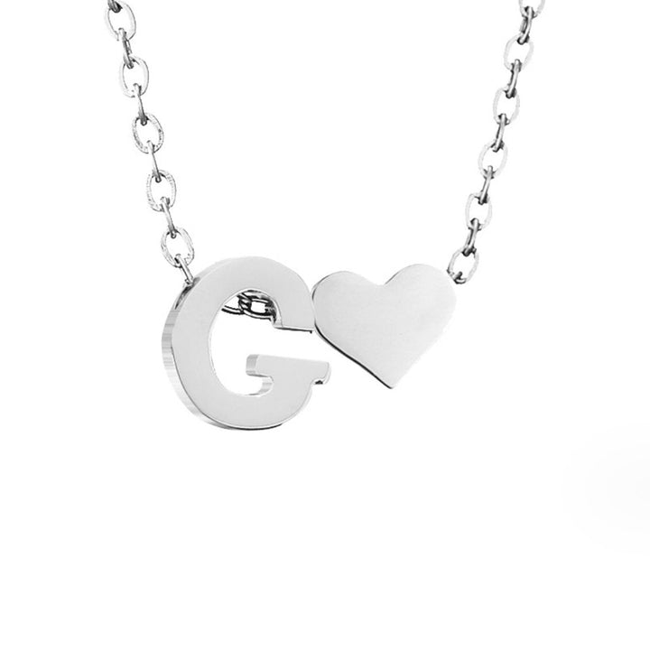 Zeitloses Initial-Halsband mit Herzanhänger