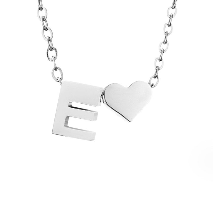 Zeitloses Initial-Halsband mit Herzanhänger