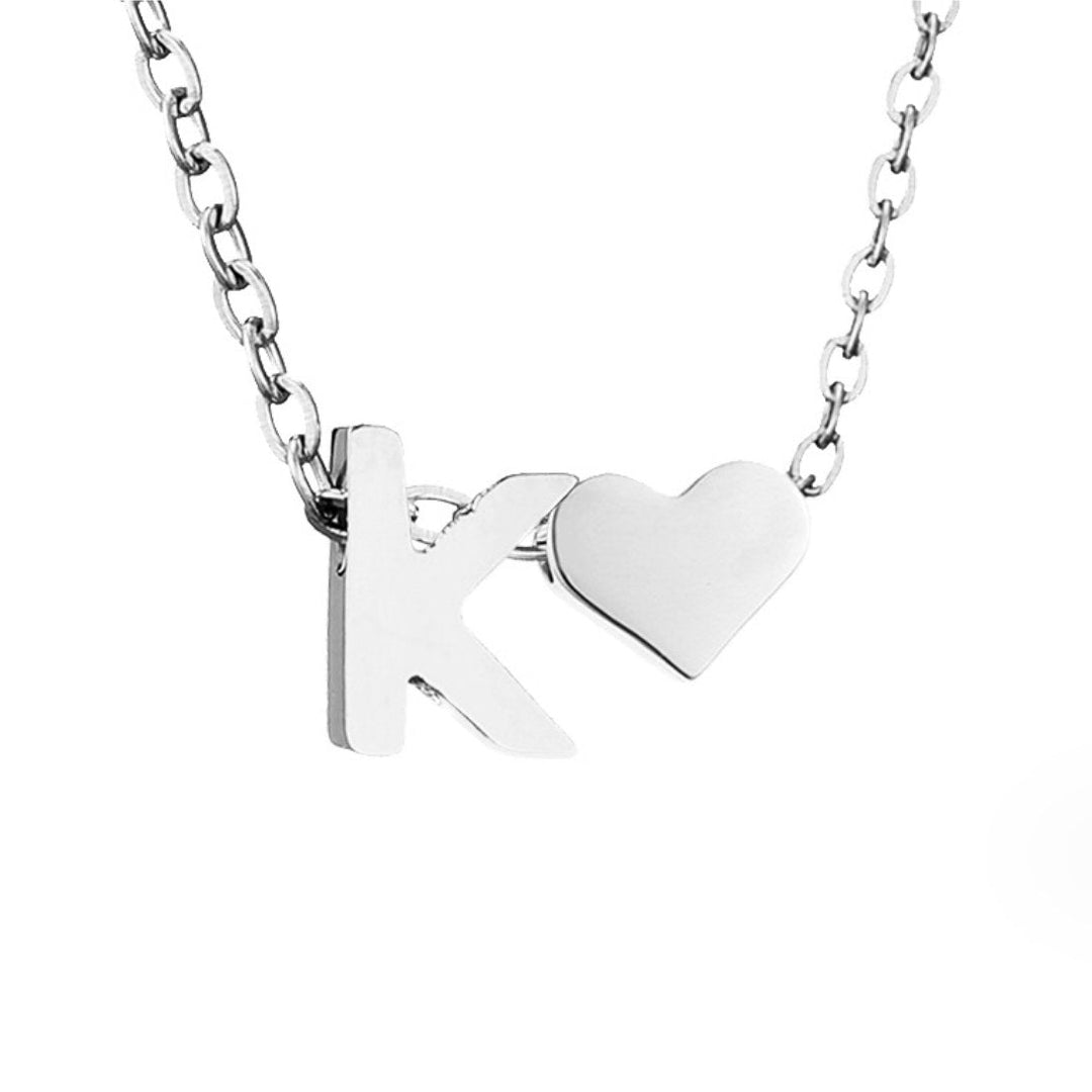 Zeitloses Initial-Halsband mit Herzanhänger