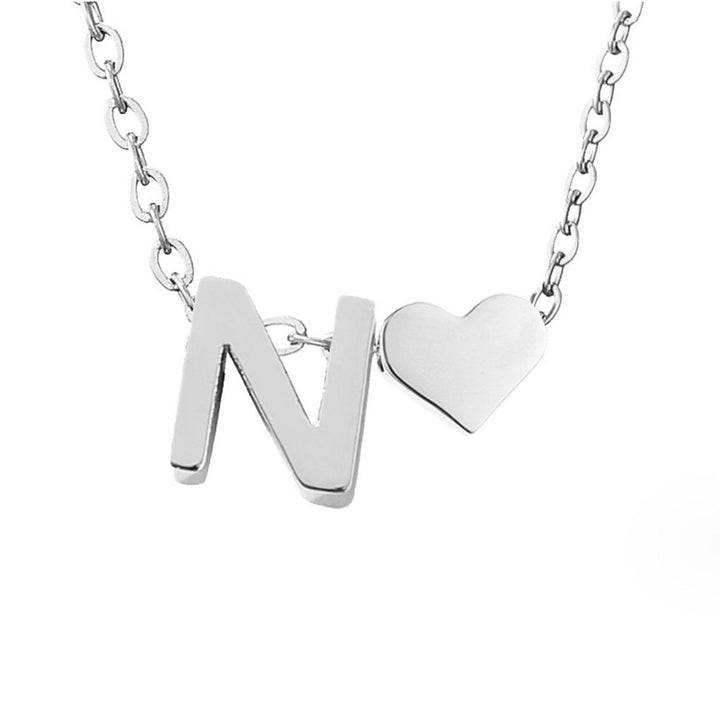 Zeitloses Initial-Halsband mit Herzanhänger