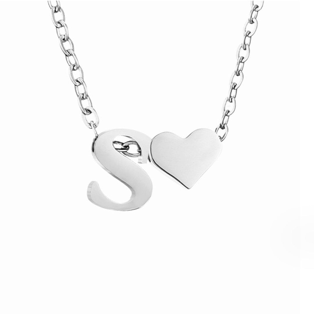 Zeitloses Initial-Halsband mit Herzanhänger
