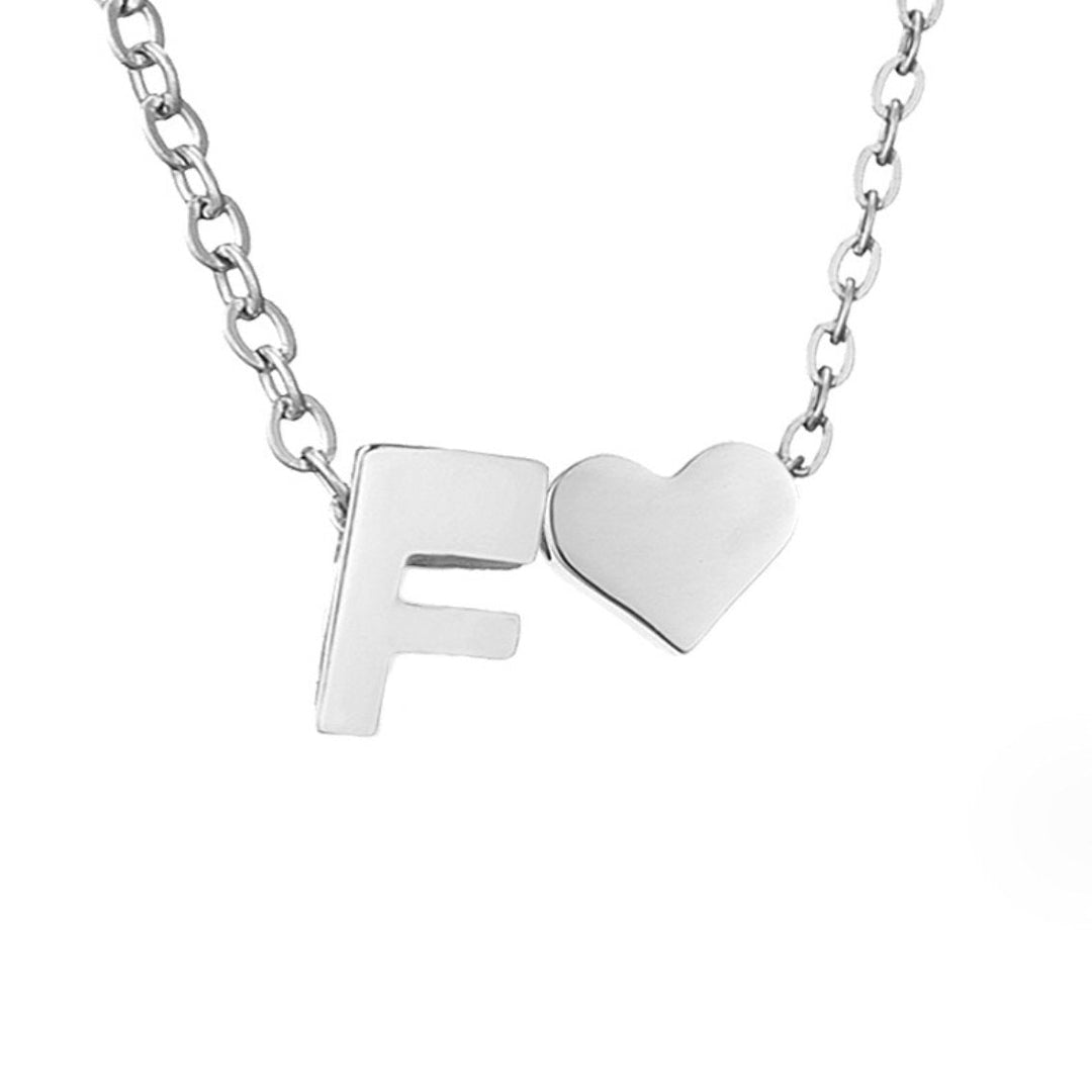 Zeitloses Initial-Halsband mit Herzanhänger