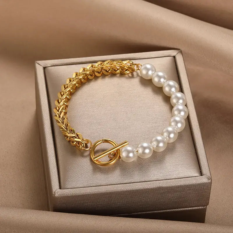 Elegantes Armband aus Gold und Perlen