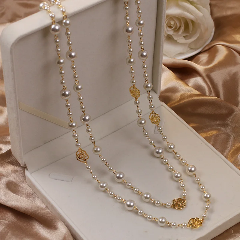 Élégant collier de perles doré