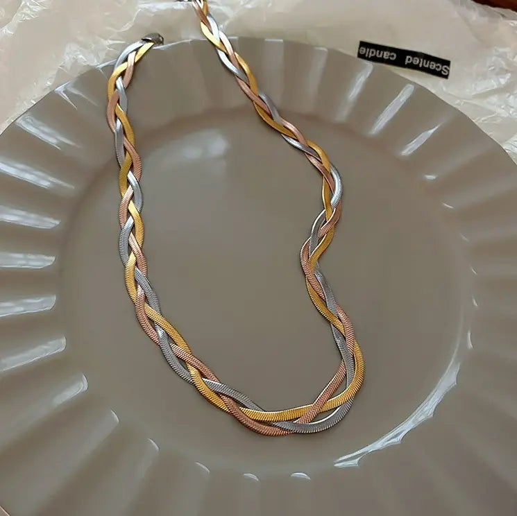 Elegante goldene und silberne Kette