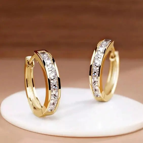 Schicke Gold und Kristall Creolen