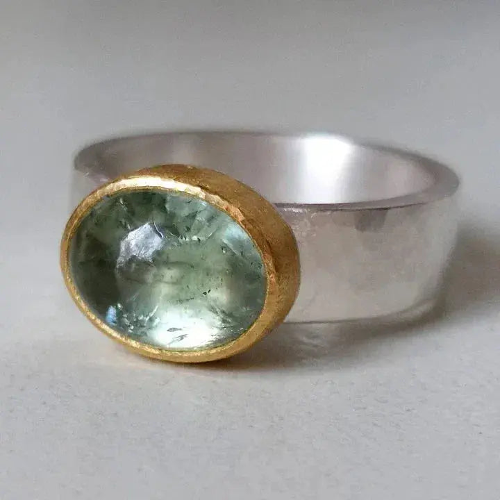 Grüner Ring mit rundem Stein, Vintage