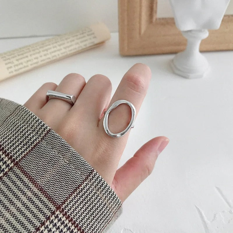 Verstellbarer Ring aus 925er Silber mit unregelmäßiger Kugelform