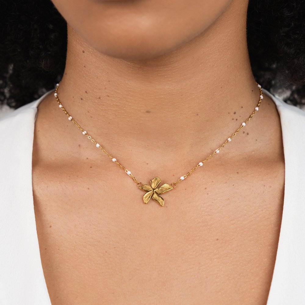 Elegante Halskette mit Goldblume