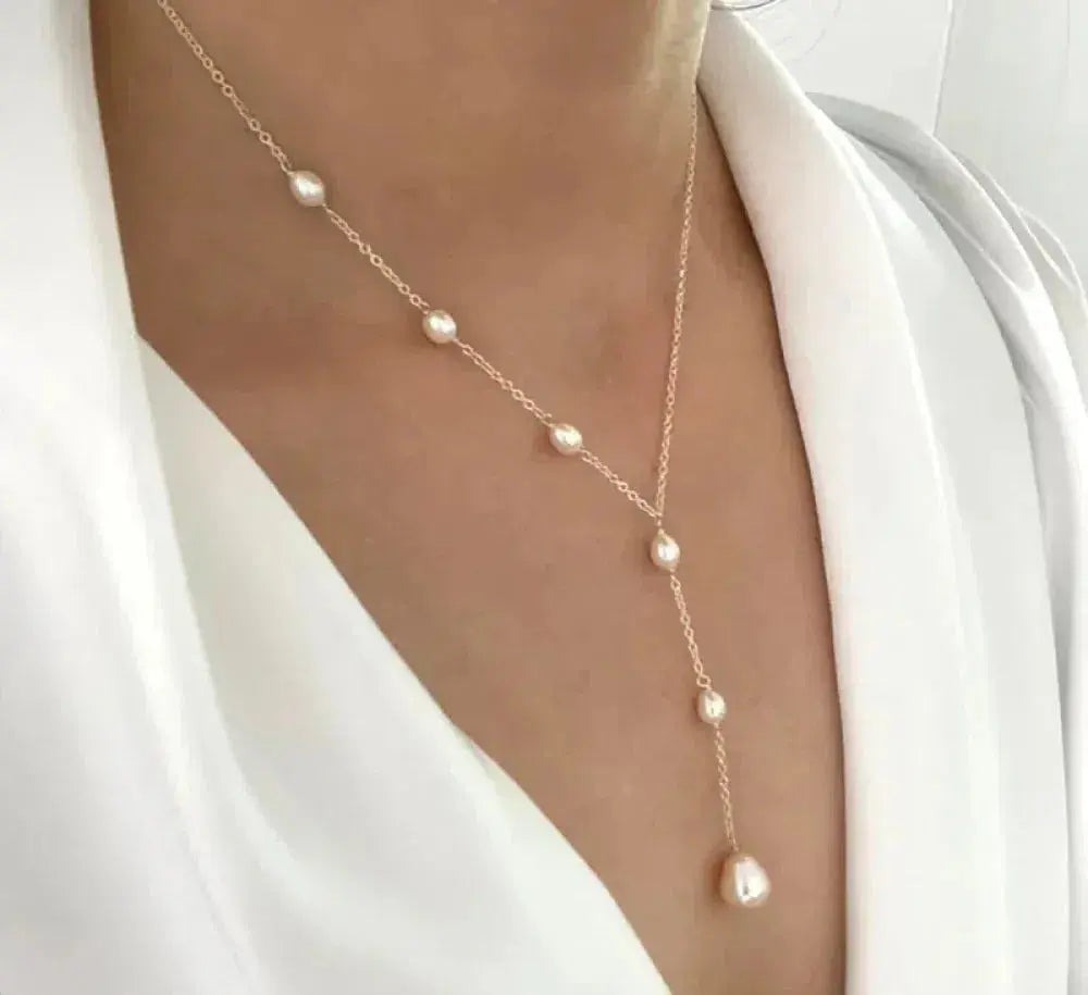 Elegantes Vintage-Collier mit Anhänger und Perlen